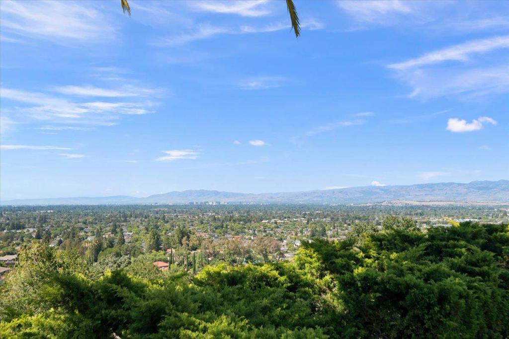 https://media.crmls.org/mediaz/8972165a-f11c-49d7-b311-c6727d093ee1.jpg?preset=X-Large