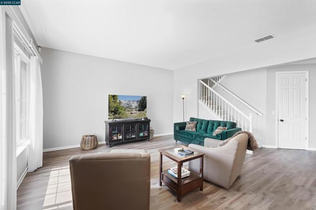 812 Westgate Drive, Vacaville CA: https://media.crmls.org/mediaz/8972ee6b-6a93-4f97-91b6-3a7cb727d641.jpg