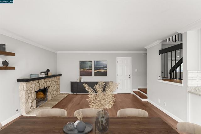 4403 Winterberry Ct, Concord CA: https://media.crmls.org/mediaz/89737d54-9c71-40a3-80b1-30611c1daae6.jpg
