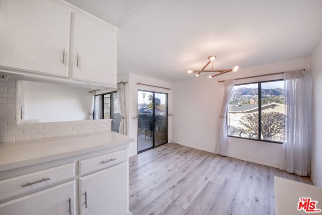 515 N Jackson Street, Glendale CA: https://media.crmls.org/mediaz/8973fdf8-b9e0-4104-b0ae-0aba1acc4aa1.jpg