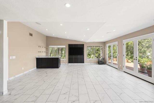 6518 Monte Fuego, Rancho Santa Fe CA: https://media.crmls.org/mediaz/89742e22-4e1b-47fd-9f02-99b291666d88.jpg