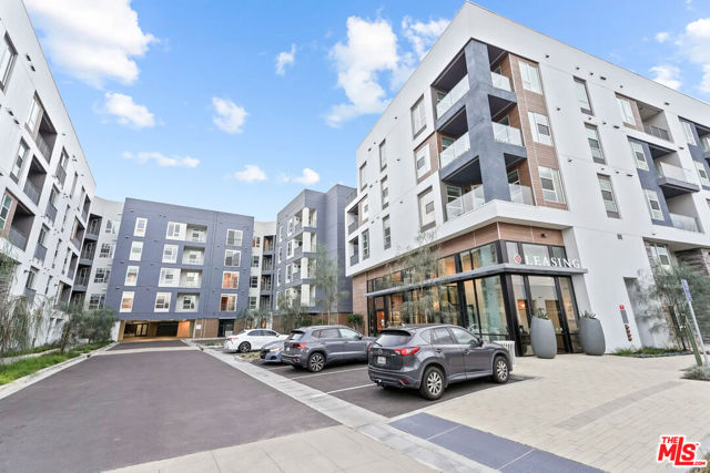 5075 Camino De La Siesta, San Diego CA: https://media.crmls.org/mediaz/897446da-d8e9-470b-8e0a-040f2179dda2.jpg