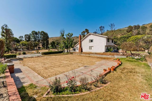 17177 Avenida De La Herradura, Pacific Palisades CA: https://media.crmls.org/mediaz/8974db8f-c27e-48d6-a03f-d5a926e78194.jpg