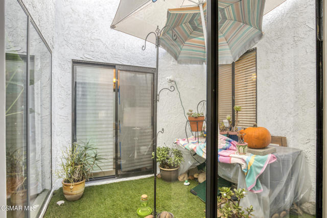 2190 Westshore Lane, Westlake Village CA: https://media.crmls.org/mediaz/8974f2ed-7e13-47cd-a3a6-52f22e6cab17.jpg