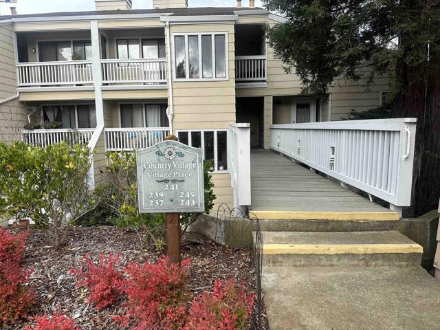 243 Village Pl, Martinez, California 94553, 2 Bedrooms Bedrooms, ,2 BathroomsBathrooms,Condominium,For Sale,Village Pl,41062572