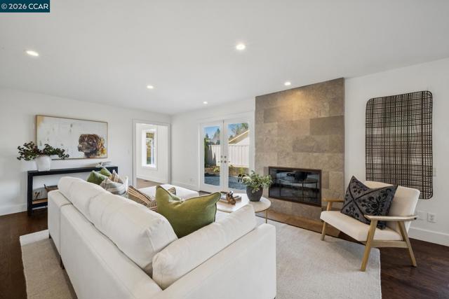 Image 16 of 38 For 342 Constance Pl