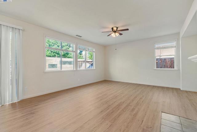 5675 Arcadia Cir, Discovery Bay CA: https://media.crmls.org/mediaz/89761b96-6599-447e-8bd5-6933dc76578d.jpg
