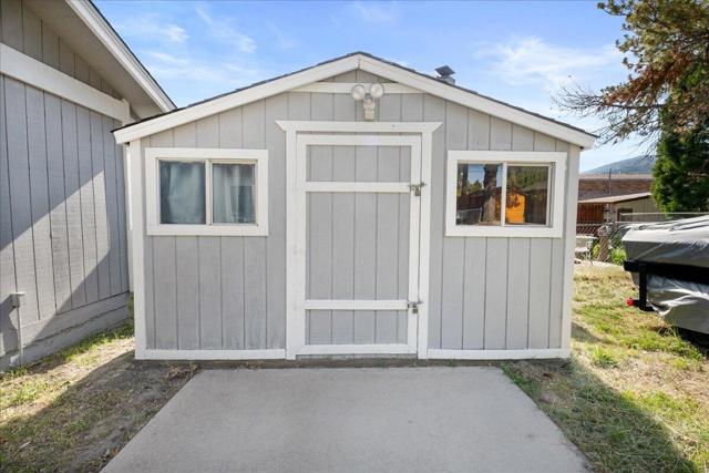 1101 W Country Club Boulevard, Big Bear CA: https://media.crmls.org/mediaz/89772146-8f09-44ae-8db4-84587d0471b7.jpg