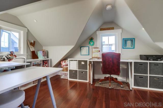 240 B Avenue, Coronado CA: https://media.crmls.org/mediaz/8977f38b-7623-4cfa-bb0d-065c702c0256.jpg