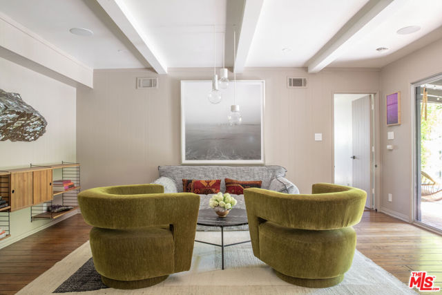 8427 Oswego Street, Sunland CA: https://media.crmls.org/mediaz/89781691-724d-4008-8ba2-e96a88ed5722.jpg
