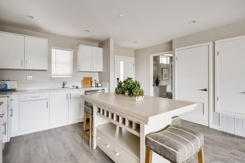 3909 Voltaire St #309