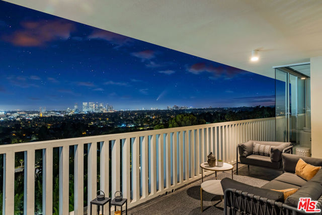 Image 21 of 22 For 9255 Doheny Road 1006