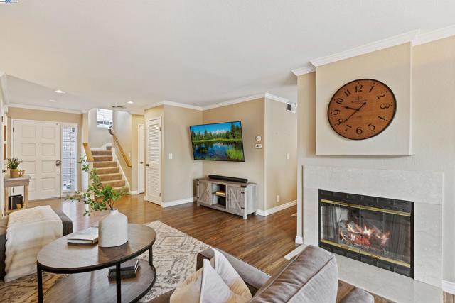 5409 Cameo Ct, Pleasanton CA: https://media.crmls.org/mediaz/8978c8d9-71d4-4730-991e-ac948c6c1938.jpg