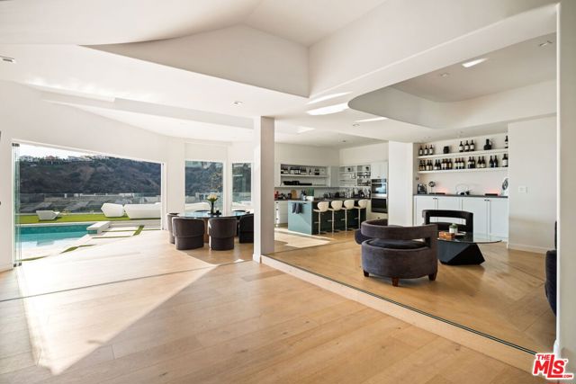 7868 Electra Drive, Los Angeles CA: https://media.crmls.org/mediaz/89794a81-4469-435f-9f13-c92be2efe271.jpg