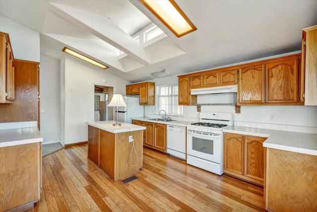 1085 Tasman Drive, Sunnyvale CA: https://media.crmls.org/mediaz/89799b71-ac82-4c66-8be1-0fa0d1d01e5c.jpg