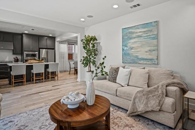 2721 Parkview Way, Marina CA: https://media.crmls.org/mediaz/897a283b-f739-4b93-aadc-814624cf3f3b.jpg