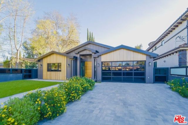 12354 Tiara Street, Valley Village CA: https://media.crmls.org/mediaz/897a87e5-06f7-46e0-b778-78b85d67d6d0.jpg