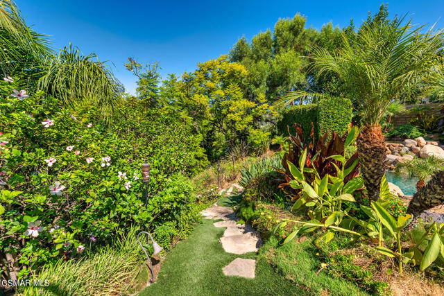 213 Heath Meadow Court, Simi Valley CA: https://media.crmls.org/mediaz/897b141c-dcf3-45b2-8078-2c7962ae8c00.jpg