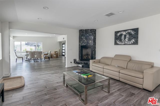 3136 Floye Drive, Los Angeles CA: https://media.crmls.org/mediaz/897b49f3-9b9d-4536-b0a8-c913075b2029.jpg