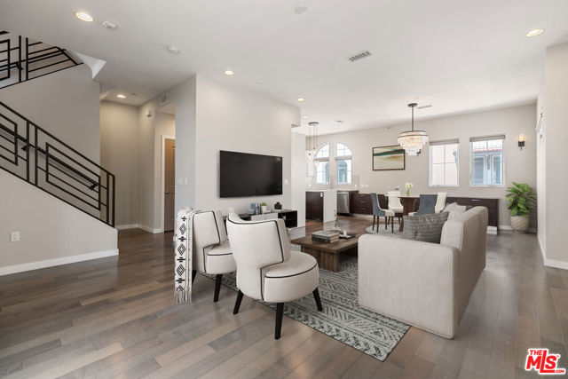 5934 W Luna Parkway, Los Angeles CA: https://media.crmls.org/mediaz/897c00f6-8549-4f5a-a008-b792d404c5b7.jpg