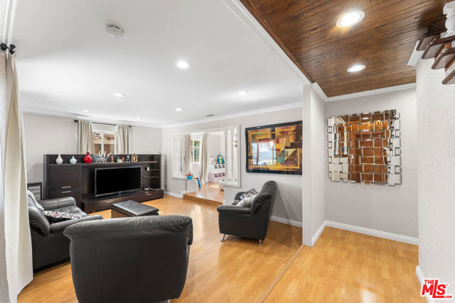 18032 Mariner Drive, Victorville CA: https://media.crmls.org/mediaz/897c13a9-04c0-47d1-9da2-41a5f0a61c66.jpg