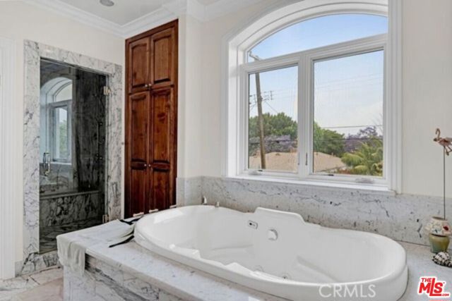 10517 Blythe Avenue, Los Angeles CA: https://media.crmls.org/mediaz/897c25c9-cf7c-41d2-8ff7-134063123cbd.jpg