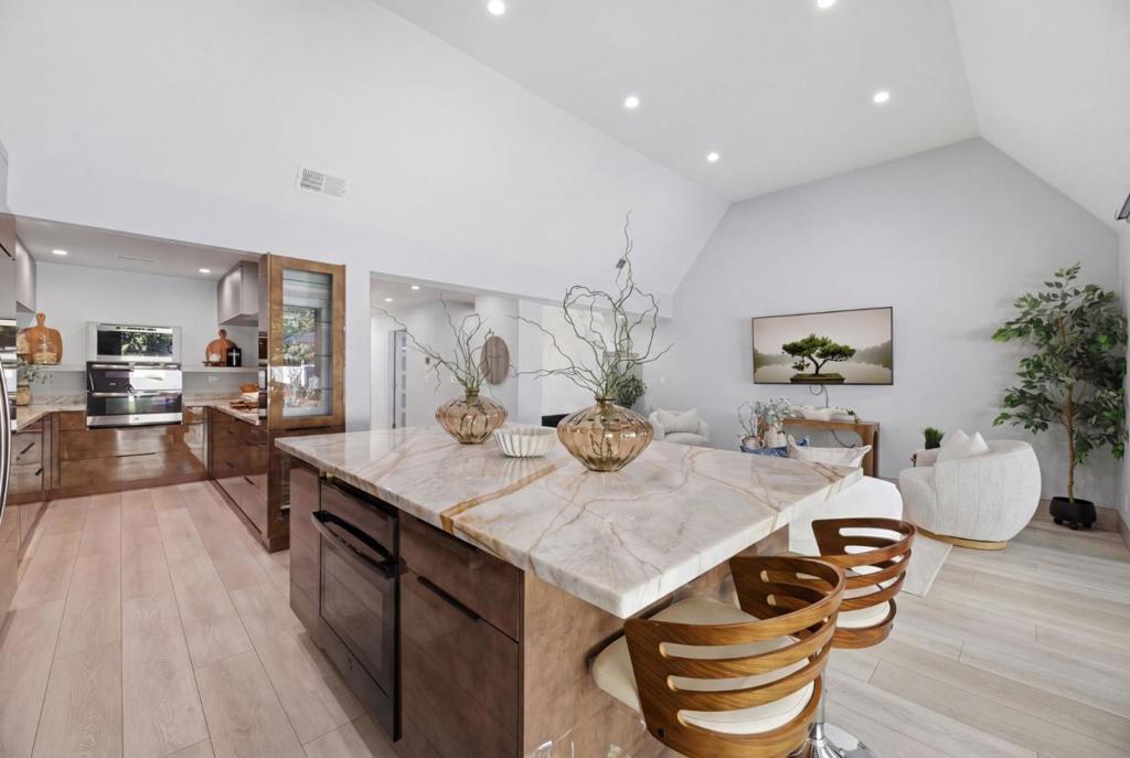 https://media.crmls.org/mediaz/897d0460-cae4-46ed-8d8d-f0306fede0bd.jpg?preset=X-Large
