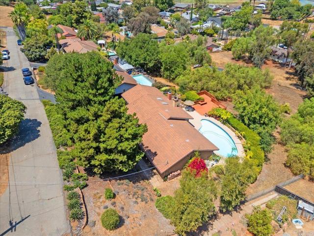 Detail Gallery Image 2 of 29 For 2073 Mountain View Dr, Escondido,  CA 92027 - 4 Beds | 2 Baths