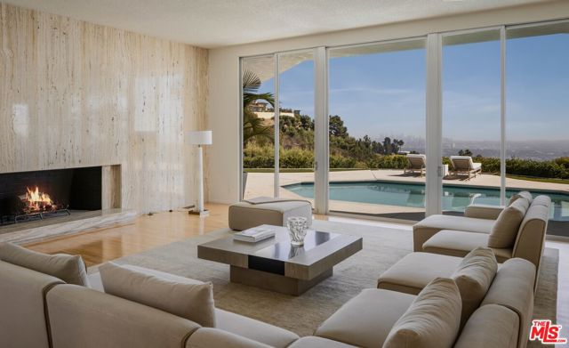 340 Trousdale Place, Beverly Hills CA: https://media.crmls.org/mediaz/897ddcdf-81a9-4bb5-b19c-b45e14194ae7.jpg