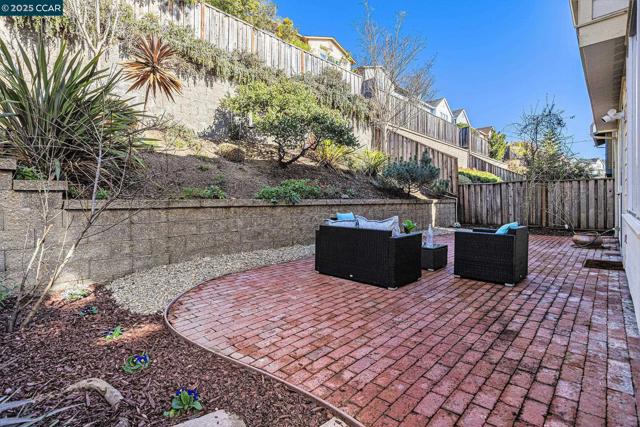 Image 36 of 50 For 203 Seacliff Way