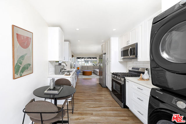3653 Falcon Avenue, Long Beach CA: https://media.crmls.org/mediaz/897f2670-0b4f-44d0-9252-ac86b90e2e02.jpg
