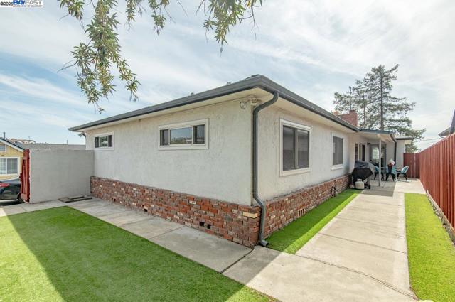 Image 29 of 36 For 16560 Russell Ct