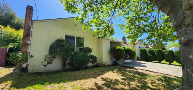 300 Catron Drive, Oakland CA: https://media.crmls.org/mediaz/897f3405-63cc-42fc-b916-cb8ef3c904e5.jpg