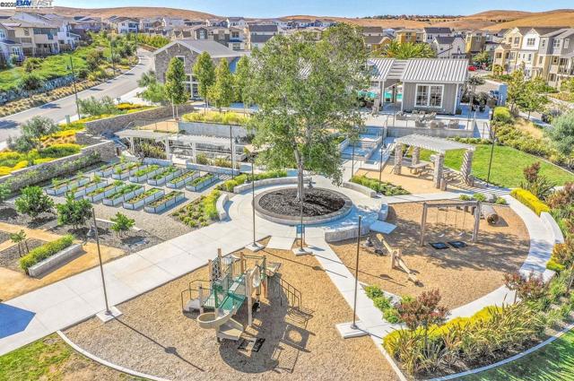 7018 Stags Leap Ln, Dublin CA: https://media.crmls.org/mediaz/897f82b4-9413-4885-a394-cdf7b3de3e3f.jpg