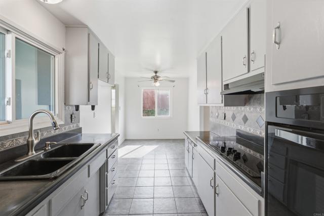 Detail Gallery Image 3 of 35 For 4975 Loris Street, San Diego,  CA 92105 - 3 Beds | 2 Baths