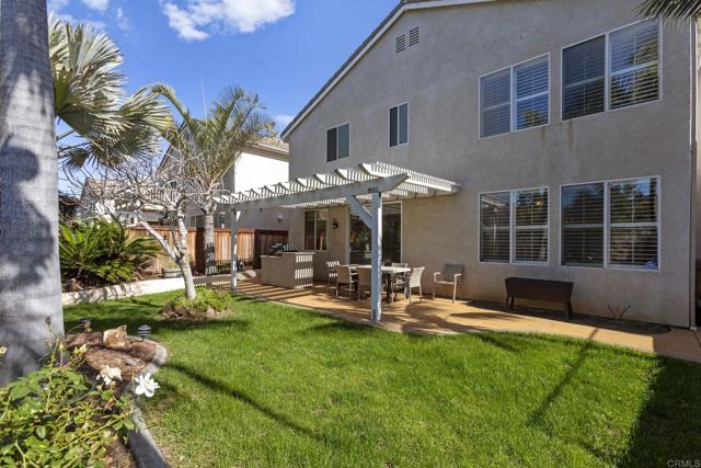 Detail Gallery Image 3 of 26 For 1979 Oxford Ct, Vista,  CA 92081 - 4 Beds | 2/1 Baths