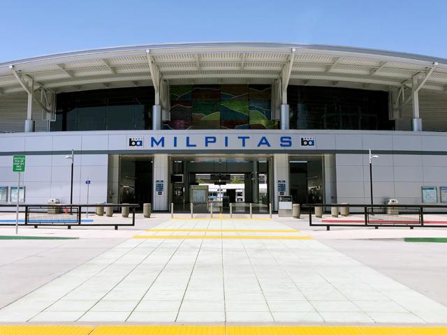 1776 Via Flores, San Jose CA: https://media.crmls.org/mediaz/8980e541-f65a-4221-83d4-b4d991d6c987.jpg