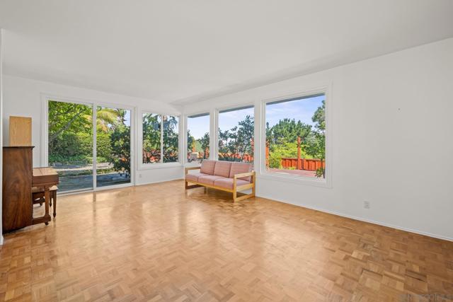 1640 El Paso Real, La Jolla CA: https://media.crmls.org/mediaz/8980eca1-3091-4795-8a5b-2a28f2532874.jpg