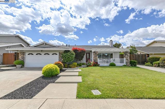 1047 Innsbruck St, Livermore CA: https://media.crmls.org/mediaz/8980fd5d-2666-4e45-8694-fd9f8b7311b4.jpg