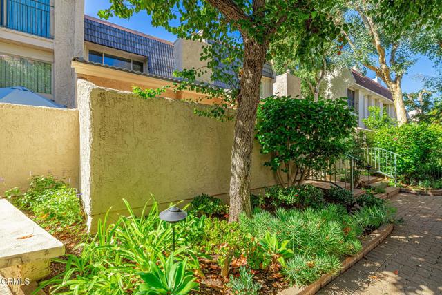 Detail Gallery Image 6 of 48 For 22239 1/4 Erwin St, Woodland Hills,  CA 91367 - 2 Beds | 2 Baths