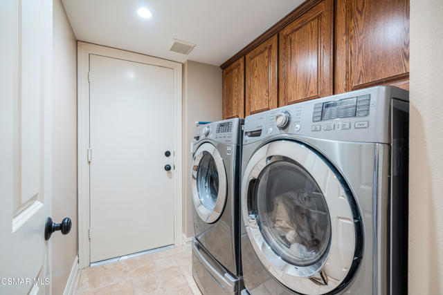 3578 Claridge Court, Simi Valley CA: https://media.crmls.org/mediaz/89818d1c-cfa1-4814-957c-61f30416837e.jpg