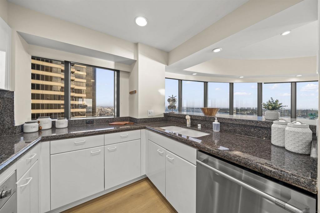 100 Harbor Dr - photo 12