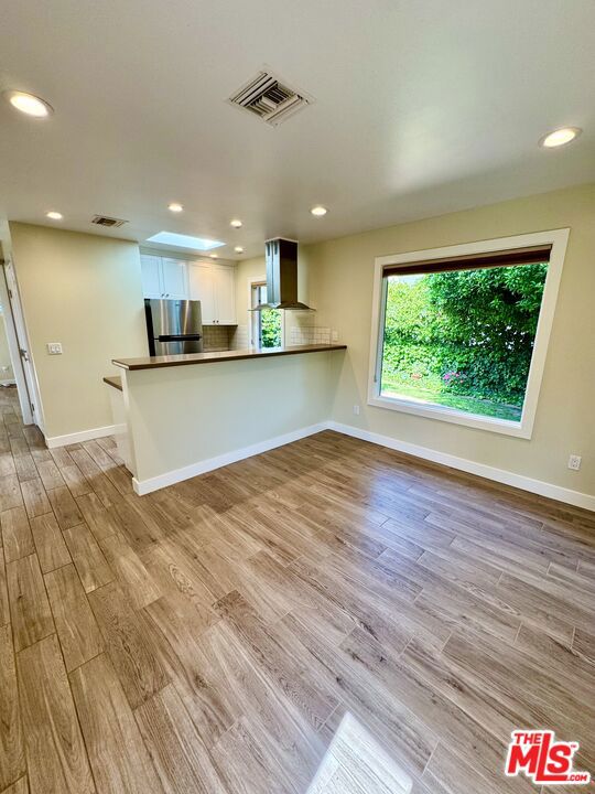 10740 Aqua Vista Street, Studio City CA: https://media.crmls.org/mediaz/89822265-bd65-4917-9e86-1a49cd1da21b.jpg