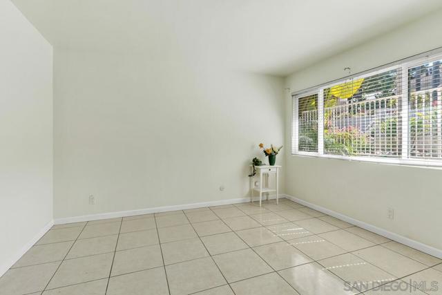 8536 Via Mallorca, La Jolla CA: https://media.crmls.org/mediaz/89825c9b-180f-4040-ac32-cc235e5b5c41.jpg