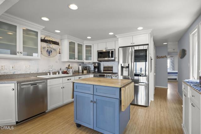 Detail Gallery Image 11 of 64 For 325 Ocean Dr, Oxnard,  CA 93035 - 5 Beds | 3 Baths