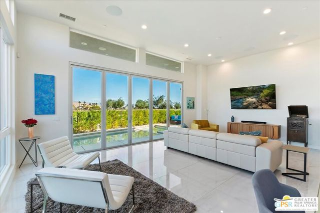 1280 Celadon Street, Palm Springs CA: https://media.crmls.org/mediaz/8982f350-9fcb-4332-b9a8-8a9369feb515.jpg