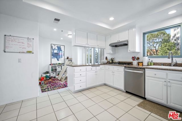 spacious kitchen with breakfast area