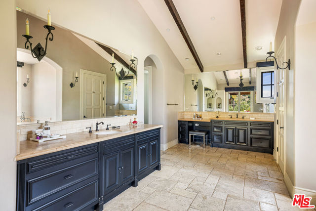 31823 Lobo Canyon Road, Agoura Hills CA: https://media.crmls.org/mediaz/89834b0a-b5ed-4bb0-9ca4-d6cf66870d33.jpg