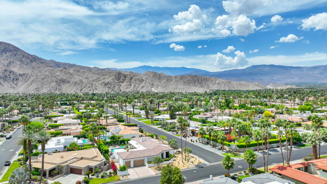 75745 Osage Trail, Indian Wells CA: https://media.crmls.org/mediaz/898380bd-4b8a-49b9-b734-0fc5631ecfaa.jpg