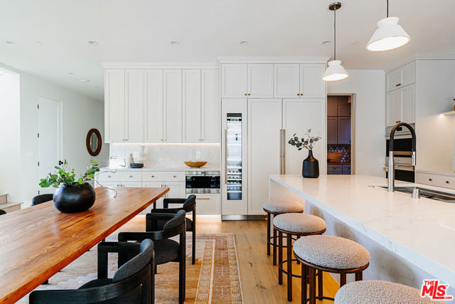 3076 Glenhurst Avenue, Los Angeles CA: https://media.crmls.org/mediaz/89838b3f-c9ca-4db8-bc70-22a221dcaf2e.jpg